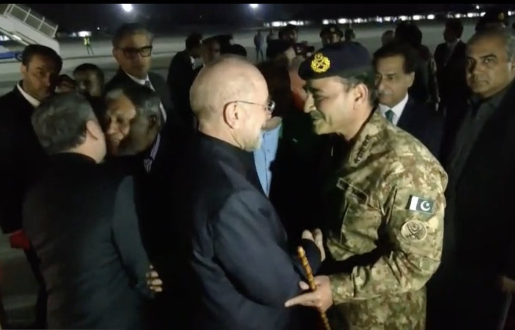 صداوسیما: عاصم منیر، فرمانده ارتش پاکستان، در راس یک هیئت عالیرتبه برای انتقال پیام آمریکا و برنامه ریزی برای دور دوم گفتوگوها عازم تهران شد صداوسیما: عاصم منیر، فرمانده ارتش پاکستان، در راس یک هیئت عالیرتبه برای انتقال پیام آمریکا و برنامه ریزی برای دور دوم گفتوگوها عازم تهران شد