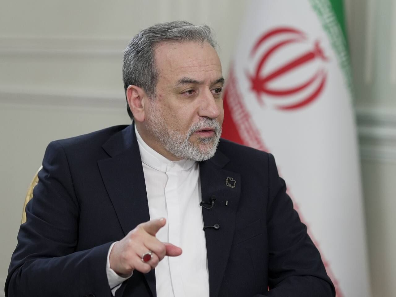 عراقچی: تنگه هرمز بسته نشده؛ توقف کشتیها بهخاطر ترس شرکتهای بیمه از «جنگ انتخابی» است که شما آغاز کردهاید، نه ایران / هیچ شرکت بیمه و هیچ ایرانی با تهدیدهای بیشتر متقاعد نخواهد شد. به جای تهدید، احترام بگذارید عراقچی: تنگه هرمز بسته نشده؛ توقف کشتیها بهخاطر ترس شرکتهای بیمه از «جنگ انتخابی» است که شما آغاز کردهاید، نه ایران / هیچ شرکت بیمه و هیچ ایرانی با تهدیدهای بیشتر متقاعد نخواهد شد. به جای تهدید، احترام بگذارید