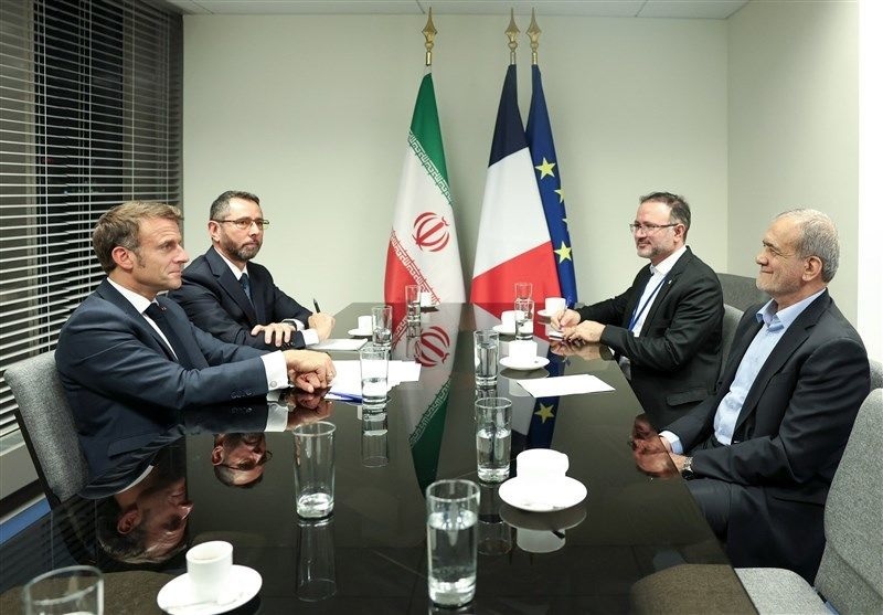 ادعای مکرون: در گفتوگو با پزشکیان، از ایران خواستم تا با حسننیت وارد مذاکرات شود تا راهی برای کاهش تنش باز شود ادعای مکرون: در گفتوگو با پزشکیان، از ایران خواستم تا با حسننیت وارد مذاکرات شود تا راهی برای کاهش تنش باز شود