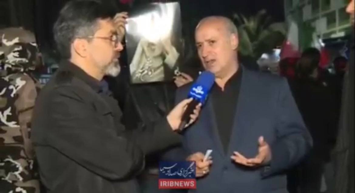 عکس| مهدی تاج پا به پای مردم در تجمعات شبانه