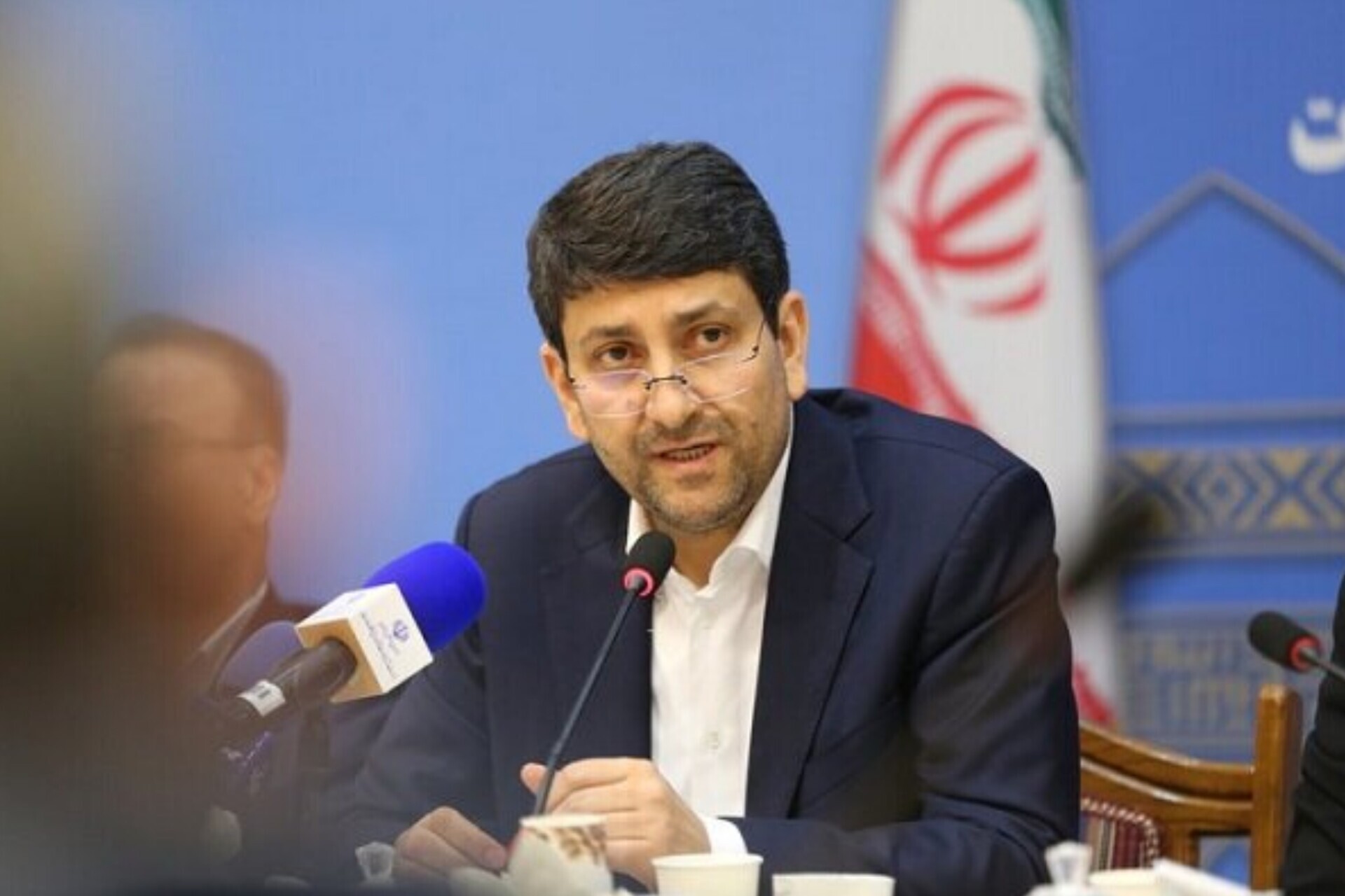 وزیر ارتباطات: قوه عاقله کشور اینترنت را از ضروریات زندگی مردم میداند؛ در حال حاضر شرایط حاکم مانع از تحقق این حق مسلم شده/ هنوز برخی افراد اینترنت را صرفاً به چند شبکه اجتماعی محدود میدانند، در حالی که اقتصاد، اشتغال و آرامش روانی جامعه به این زیر ساخت وابسته است/ دسترسی ویژه برای برخی کسب و کارها، برای کاهش خسارتها در شرایط بحرانی انجام شد وزیر ارتباطات: قوه عاقله کشور اینترنت را از ضروریات زندگی مردم میداند؛ در حال حاضر شرایط حاکم مانع از تحقق این حق مسلم شده/ هنوز برخی افراد اینترنت را صرفاً به چند شبکه اجتماعی محدود میدانند، در حالی که اقتصاد، اشتغال و آرامش روانی جامعه به این زیر ساخت وابسته است/ دسترسی ویژه برای برخی کسب و کارها، برای کاهش خسارتها در شرایط بحرانی انجام شد