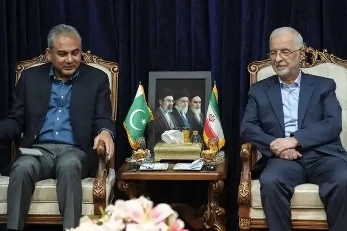روزنامه پاکستانی به نقل از منابع دیپلماتیک: سفر وزیر کشور پاکستان به ایران، با هدف جلوگیری از فروپاشی کامل مذاکرات و احیای روند متوقف شده صلح، صورت گرفته؛ زیرا شتاب حاصل از دورهای پیشین گفتوگوها در اسلامآباد به شدت کاهش یافته روزنامه پاکستانی به نقل از منابع دیپلماتیک: سفر وزیر کشور پاکستان به ایران، با هدف جلوگیری از فروپاشی کامل مذاکرات و احیای روند متوقف شده صلح، صورت گرفته؛ زیرا شتاب حاصل از دورهای پیشین گفتوگوها در اسلامآباد به شدت کاهش یافته