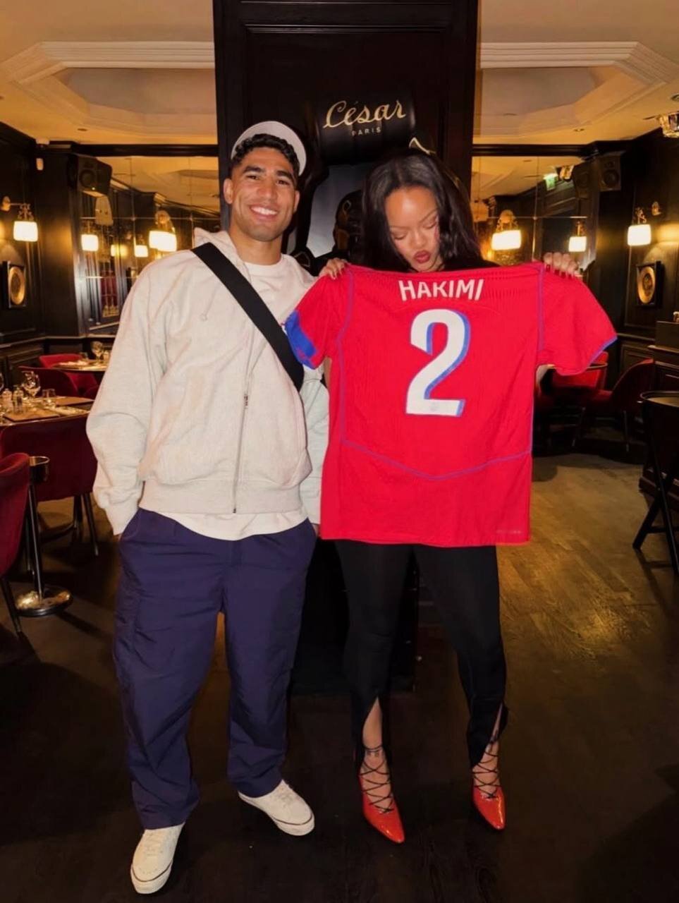 عکس | هدیه ویژه ستاره پاریسی‌ها به ریحانا