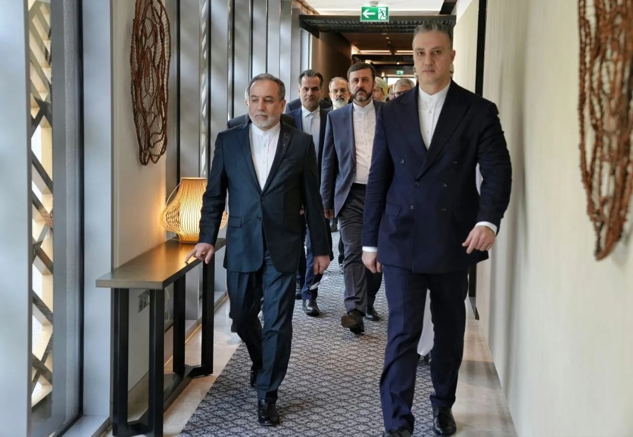 ادعای خبرنگار اکسپرس نیوز پاکستان: مسقط با حضور برخی چهرههای قدرتمند از کشورهای کلیدی منطقه برگزار میشود / در پشت صحنه، کارهای جدی برای پایان دادن به جنگ ایران و آمریکا در جریان است ادعای خبرنگار اکسپرس نیوز پاکستان: مسقط با حضور برخی چهرههای قدرتمند از کشورهای کلیدی منطقه برگزار میشود / در پشت صحنه، کارهای جدی برای پایان دادن به جنگ ایران و آمریکا در جریان است
