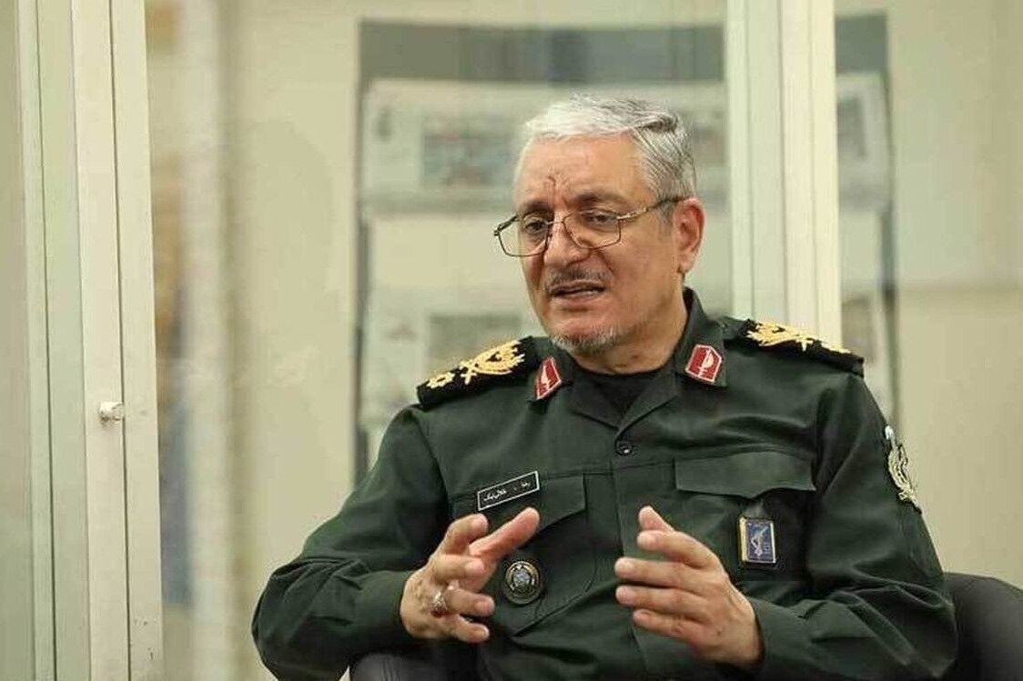 سخنگوی وزارت دفاع: قانون ساماندهی پهپادهای غیرنظامی از همین هفته وارد مراحل اجرایی خود شد/در این آییننامه مقرر شده که برای اسباببازی شیوهنامه جداگانهای تدوین شود/کاربر پهپاد، درست مانند راننده خودرو، باید گواهینامه دریافت کند مجوزها به صورت دورهای داده میشوند؛ مثلاً یک کشاورز میتواند برای سه ماه مجوز بگیرد، اما اگر از آن محدوده زمانی یا مکانی خارج شود جرمانگاری می شود سخنگوی وزارت دفاع: قانون ساماندهی پهپادهای غیرنظامی از همین هفته وارد مراحل اجرایی خود شد/در این آییننامه مقرر شده که برای اسباببازی شیوهنامه جداگانهای تدوین شود/کاربر پهپاد، درست مانند راننده خودرو، باید گواهینامه دریافت کند مجوزها به صورت دورهای داده میشوند؛ مثلاً یک کشاورز میتواند برای سه ماه مجوز بگیرد، اما اگر از آن محدوده زمانی یا مکانی خارج شود جرمانگاری می شود