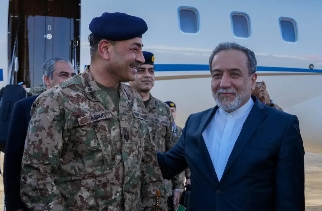 العربی الجدید به نقل از منبعی در وزارت خارجه پاکستان: واشنگتن و تهران انعطاف کافی در پروندههای اصلی از خود نشان نمیدهند؛ سفر عاصم منیر ممکن است آخرین تلاش برای جلوگیری از جنگ باشد العربی الجدید به نقل از منبعی در وزارت خارجه پاکستان: واشنگتن و تهران انعطاف کافی در پروندههای اصلی از خود نشان نمیدهند؛ سفر عاصم منیر ممکن است آخرین تلاش برای جلوگیری از جنگ باشد