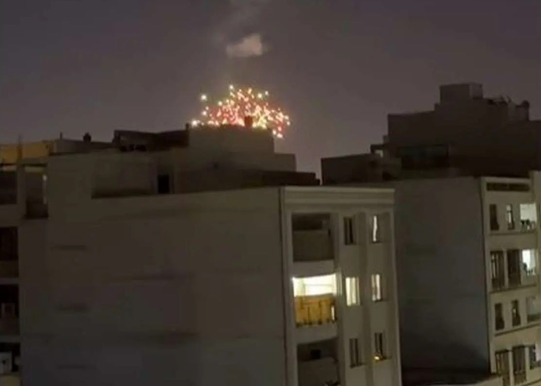 رویترز به نقل از مقامات آمریکایی: ارتش آمریکا حملاتی را علیه یک سایت نظامی ایران انجام داد / این سایت تهدیدی برای نیروها و ناوبری ما در تنگه هرمز بود / آمریکا پهپاد ایرانی را هم که در حال نزدیک شدن به نیروهای آمریکایی در منطقه بندرعباس بود، هدف گرفت رویترز به نقل از مقامات آمریکایی: ارتش آمریکا حملاتی را علیه یک سایت نظامی ایران انجام داد / این سایت تهدیدی برای نیروها و ناوبری ما در تنگه هرمز بود / آمریکا پهپاد ایرانی را هم که در حال نزدیک شدن به نیروهای آمریکایی در منطقه بندرعباس بود، هدف گرفت