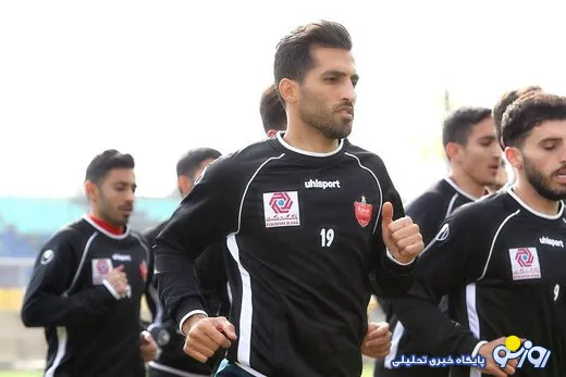 حمله گازانبری هواداران پرسپولیس به عزیزی خادم