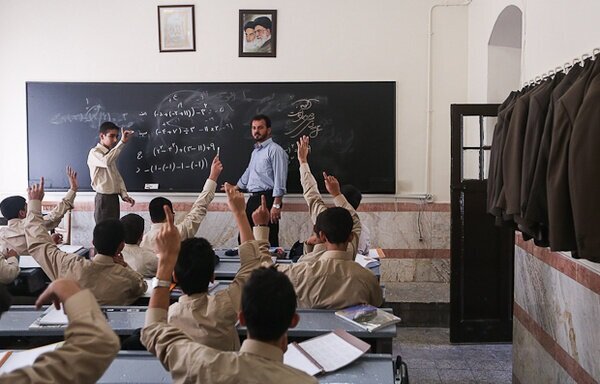 کمبود معلم با یک «خبر خوش» جبران نمیشود/ نمیتوان کمبود معلم را با تمدید خدمت بازنشستگان پنهان کرد کمبود معلم با یک «خبر خوش» جبران نمیشود/ نمیتوان کمبود معلم را با تمدید خدمت بازنشستگان پنهان کرد