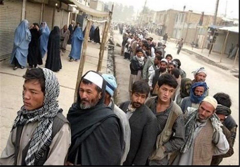 تصاویر عجیب از عبور افغانستانی‌ها از دیوار مرزی ایران!