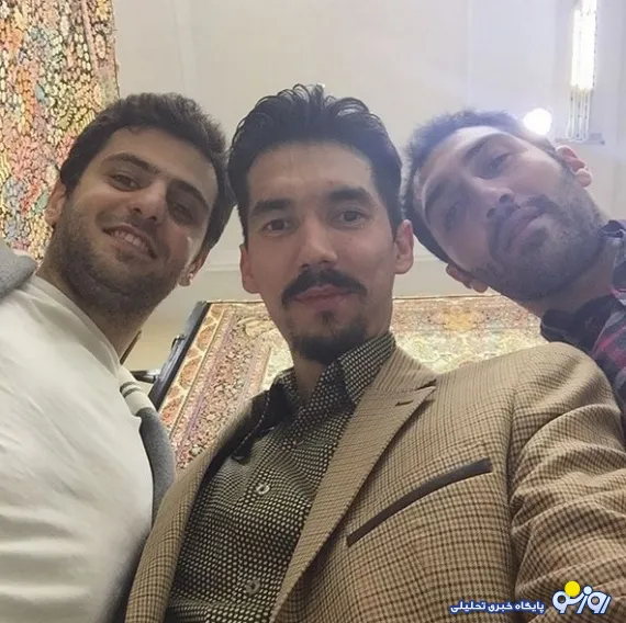 سلفی علی ضیا با یک والیبالیست