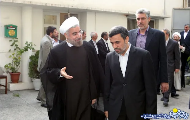 واپسین توصیه احمدی‌نژاد به روحانی در پاستور: احمدی‌نژاد به روحانی گفت ما که رفتیم؛ ولی مراقب این دو برادر باش. بدبختت می‌کنند