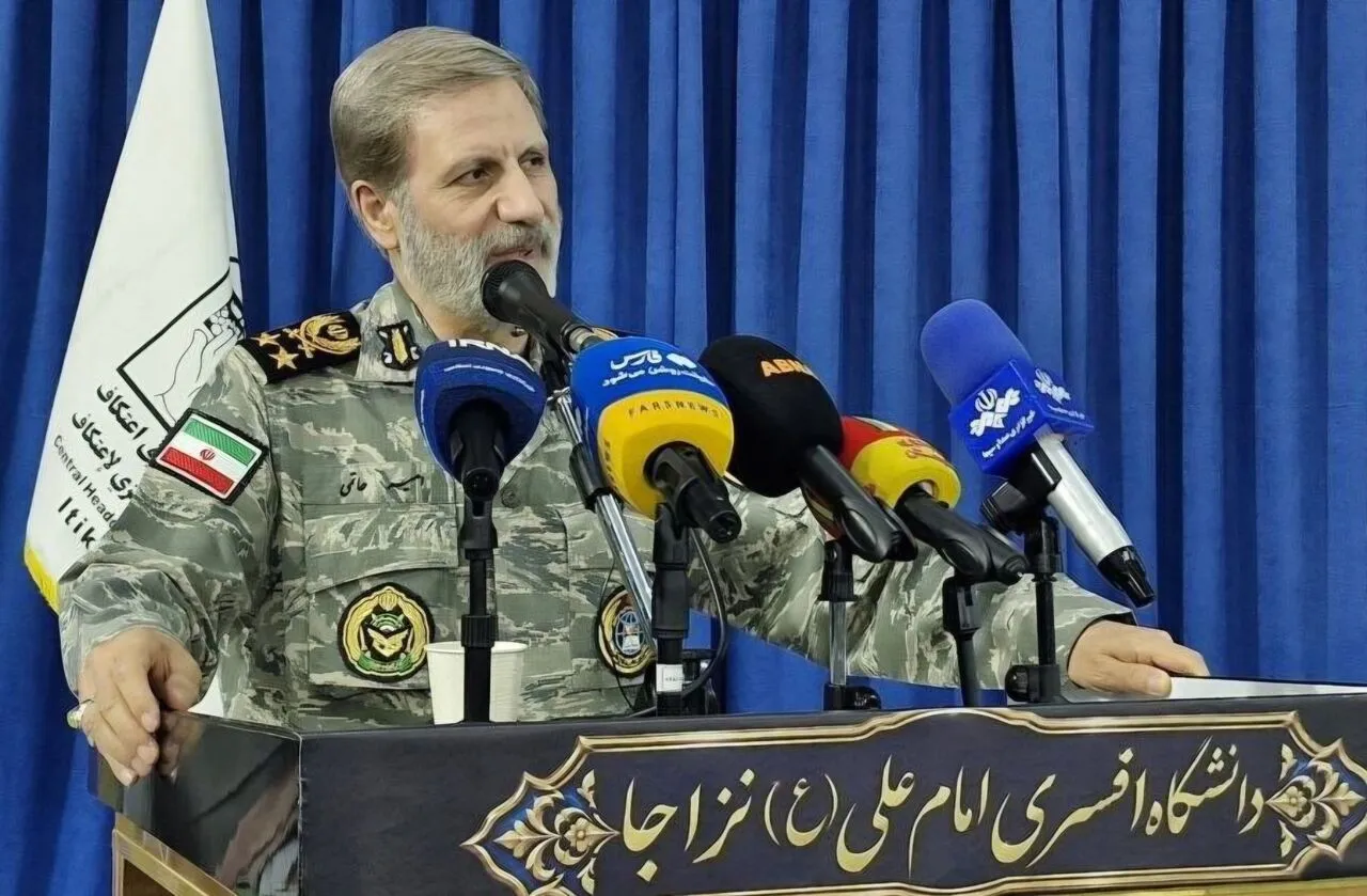 فرمانده کل ارتش: تنگه هرمز تا رعایت حقوق ملت ایران بسته خواهد ماند/ تهدید زیرساخت‌های ایران با پاسخ چندبرابری مواجه خواهد شد