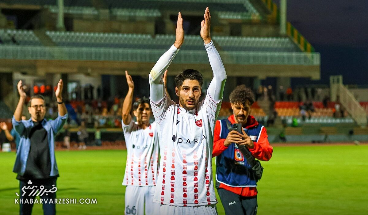 ستاره پرسپولیس: آزادی کمترین حق ماست ستاره پرسپولیس: آزادی کمترین حق ماست