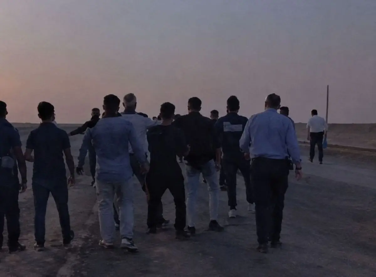 ادامه تجمع جوانان روستایی اهواز مقابل شرکت نیشکر دعبل خزاعی ادامه تجمع جوانان روستایی اهواز مقابل شرکت نیشکر دعبل خزاعی