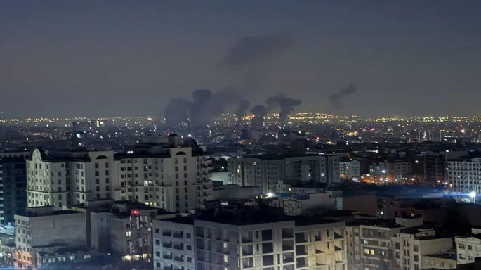 دانش آموزان میناب را هدف گرفتند و چیزی نگفتیم حالا هم به سراغ خوابگاه سربازان رفتند و در خواب شهیدشان کردند!