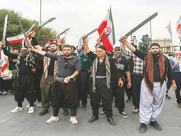 جانفدایان با سلاح سرد به خیابانها آمدند! جانفدایان با سلاح سرد به خیابانها آمدند!