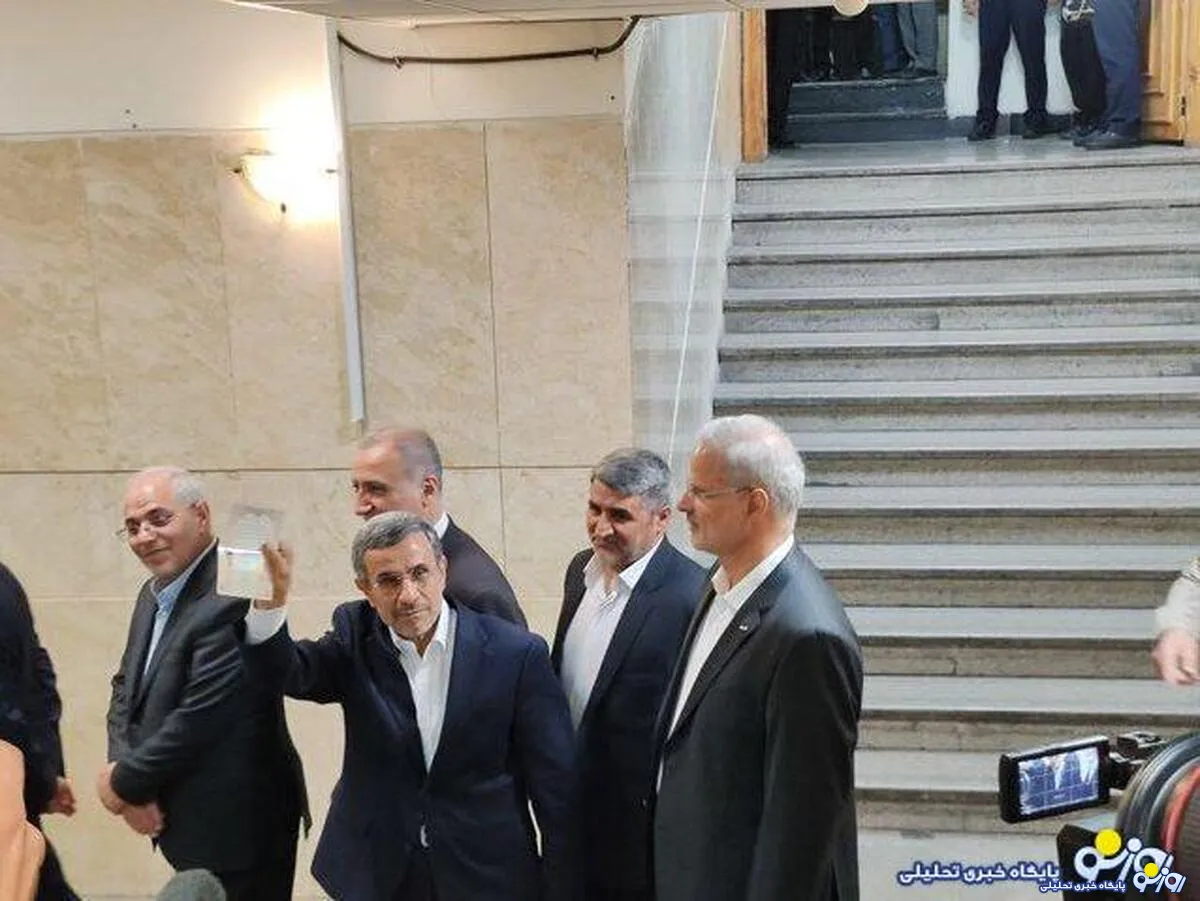 احمدی‌نژاد داوطلب کاندیداتوری انتخابات ریاست‌جمهوری شد
