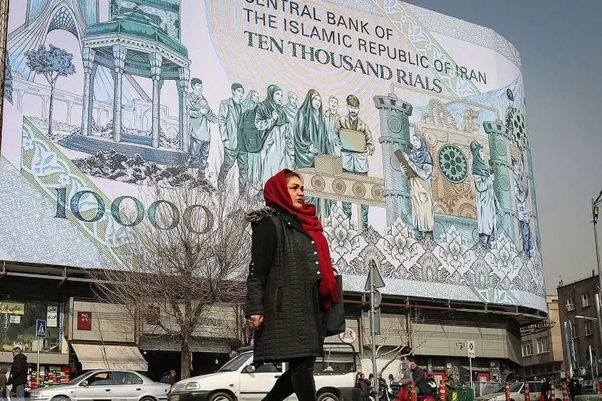 چرا اقتصاد جهان هنوز رشد میکند، اما اقتصاد ایران کوچک میشود؟ چرا اقتصاد جهان هنوز رشد میکند، اما اقتصاد ایران کوچک میشود؟