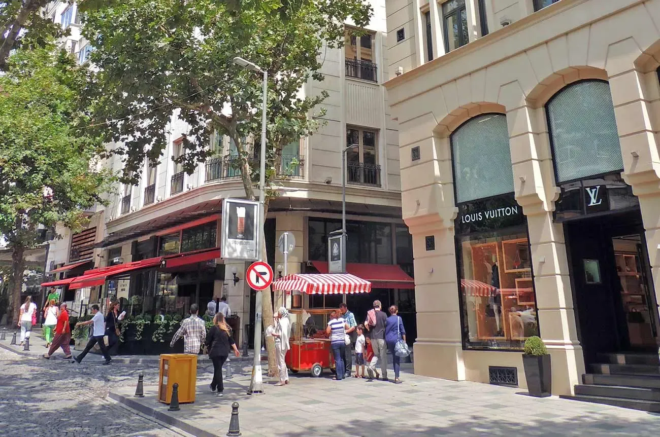 Istanbul-Nisantasi-Street-and-Stores