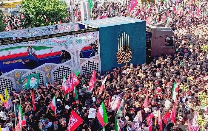 آمریکا راه مذاکره را نبسته، چون چارهای جز این ندارد! آمریکا راه مذاکره را نبسته، چون چارهای جز این ندارد!