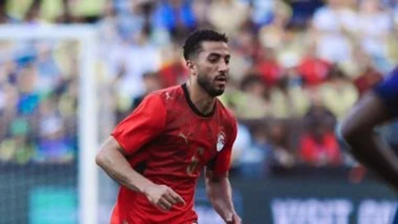 در بازی با ایران؛ مدافع مصر راهی بیمارستان شد