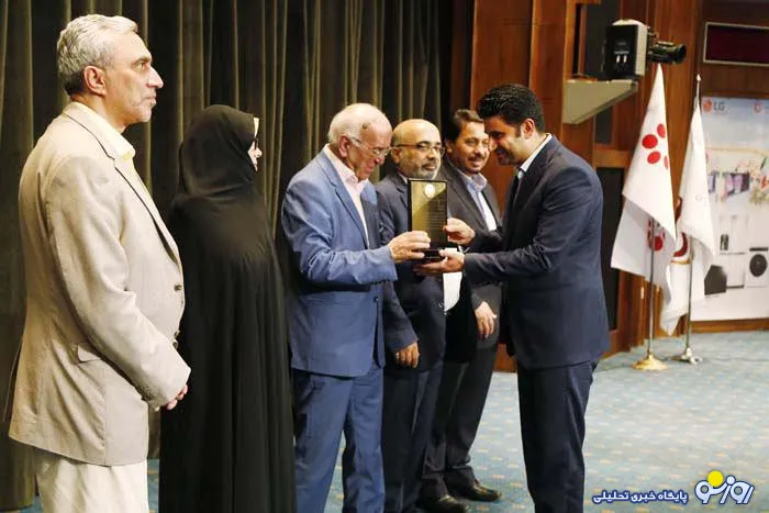 تندیس و نشان زرین حمایت از کالا و خدمات ایرانی به بانک دی اعطا شد