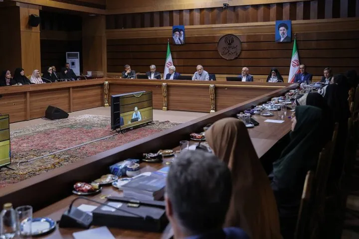 پزشکیان: اقدامات دشمن مانع رسیدگی به وضعیت مردم می‌شود
