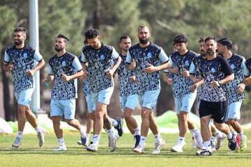 به تاجرنیا راهنماییهای غلطی میدهند؛ امیدوارم سهراب مثل بقیه در استقلال نسوزد! به تاجرنیا راهنماییهای غلطی میدهند؛ امیدوارم سهراب مثل بقیه در استقلال نسوزد!