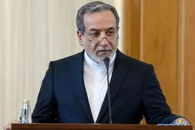 عراقچی: آقای مکرون، فرافکنی نکنید، مردم فرانسه خواهان تغییرات بنیادین هستند