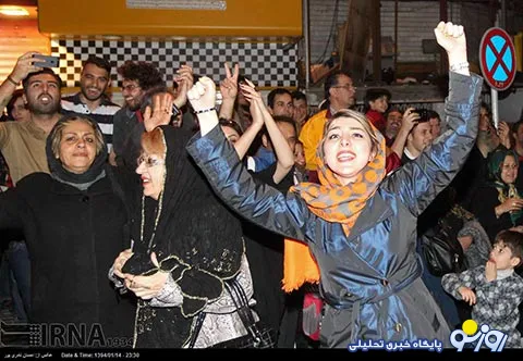 جشن خیابانی مردم تهران برای قدردانی از ظریف و روحانی برای دومین شب