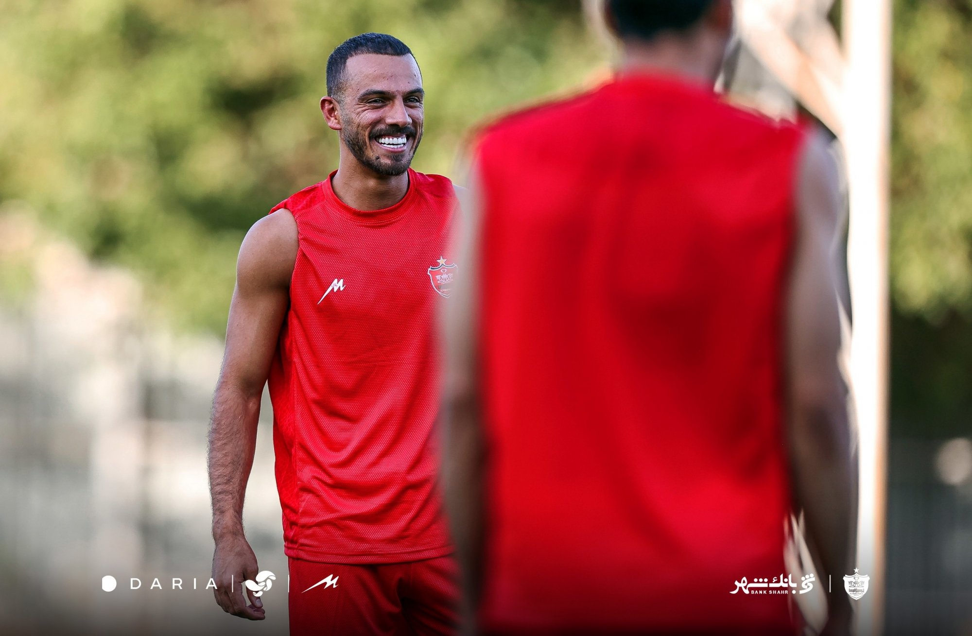 جلالی در لباس پرسپولیس: شادِ شاد! (عکس) جلالی در لباس پرسپولیس: شادِ شاد! (عکس)