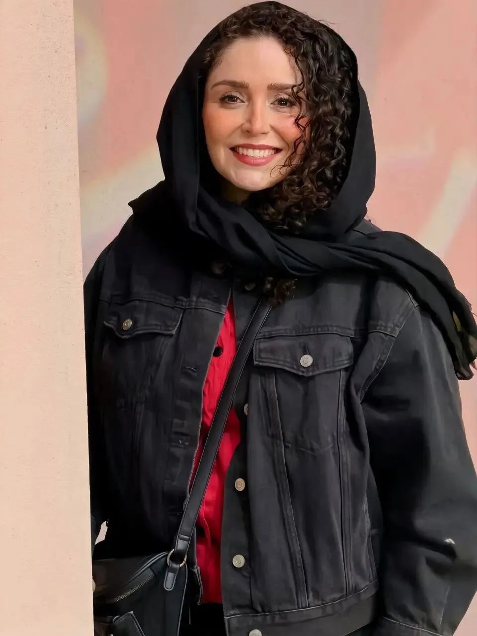 ژاله صامتی با استایلی جوان‌پسند در کنسرت‌نمایش سیاوش + عکس