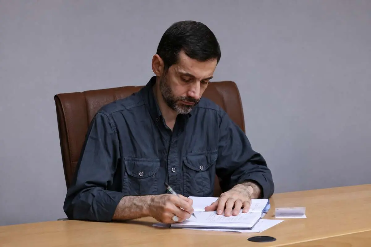 یوسف پزشکیان در پاسخ مداحی که ایران و اوکراین را با یکدیگر مقایسه کرده بود چه گفت؟ یوسف پزشکیان در پاسخ مداحی که ایران و اوکراین را با یکدیگر مقایسه کرده بود چه گفت؟