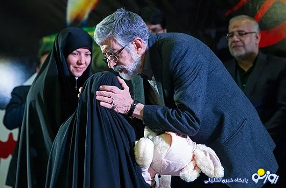 بوسه حداد عادل بر سر یک دختر !  + عکس