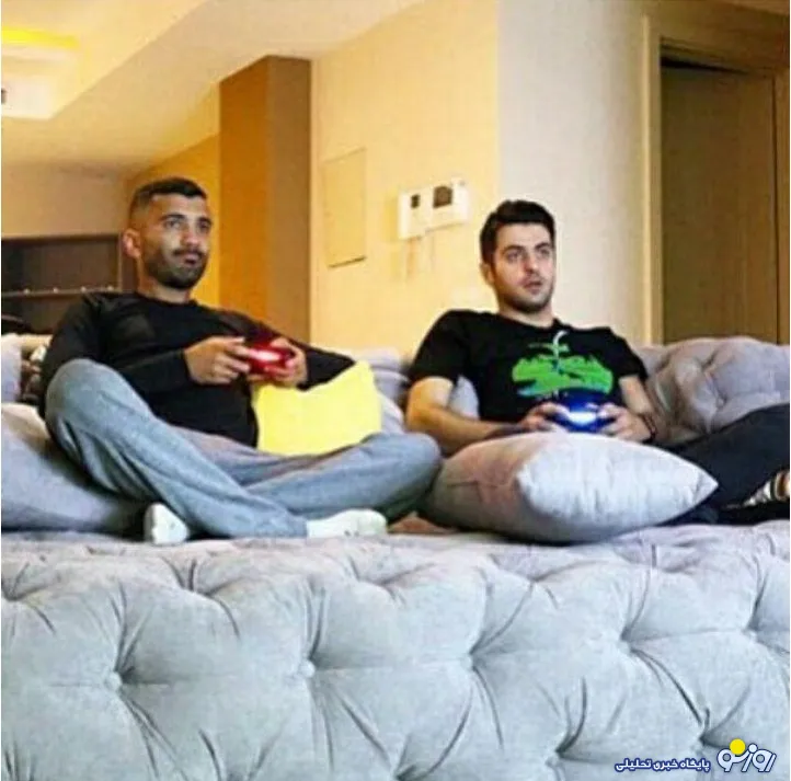بازی محسن مسلمان بر روی تخت خواب ! +عکس