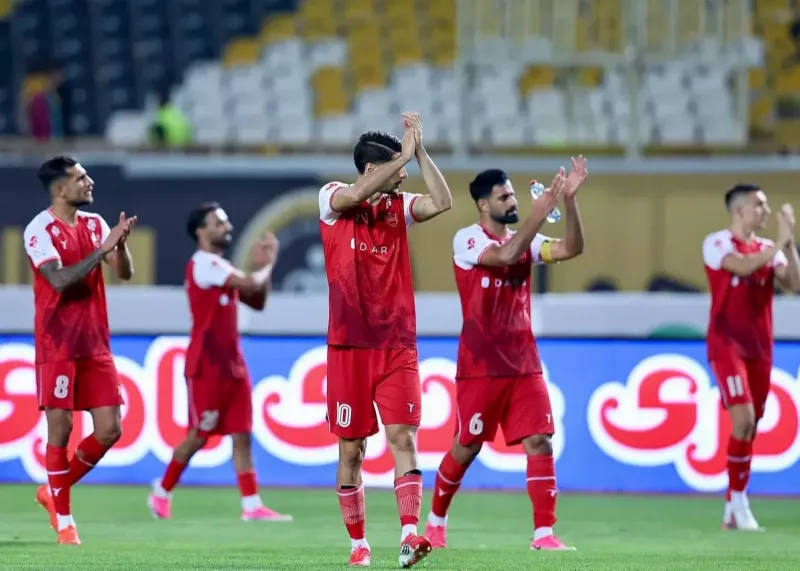 فرصت فرار پرسپولیس از دست استقلال و تراکتور!