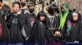 خیابانی در تهران، اما با لباس‌هایی که از نوع جوانان ایرانی نیست یا هست و ما ندیدیم!