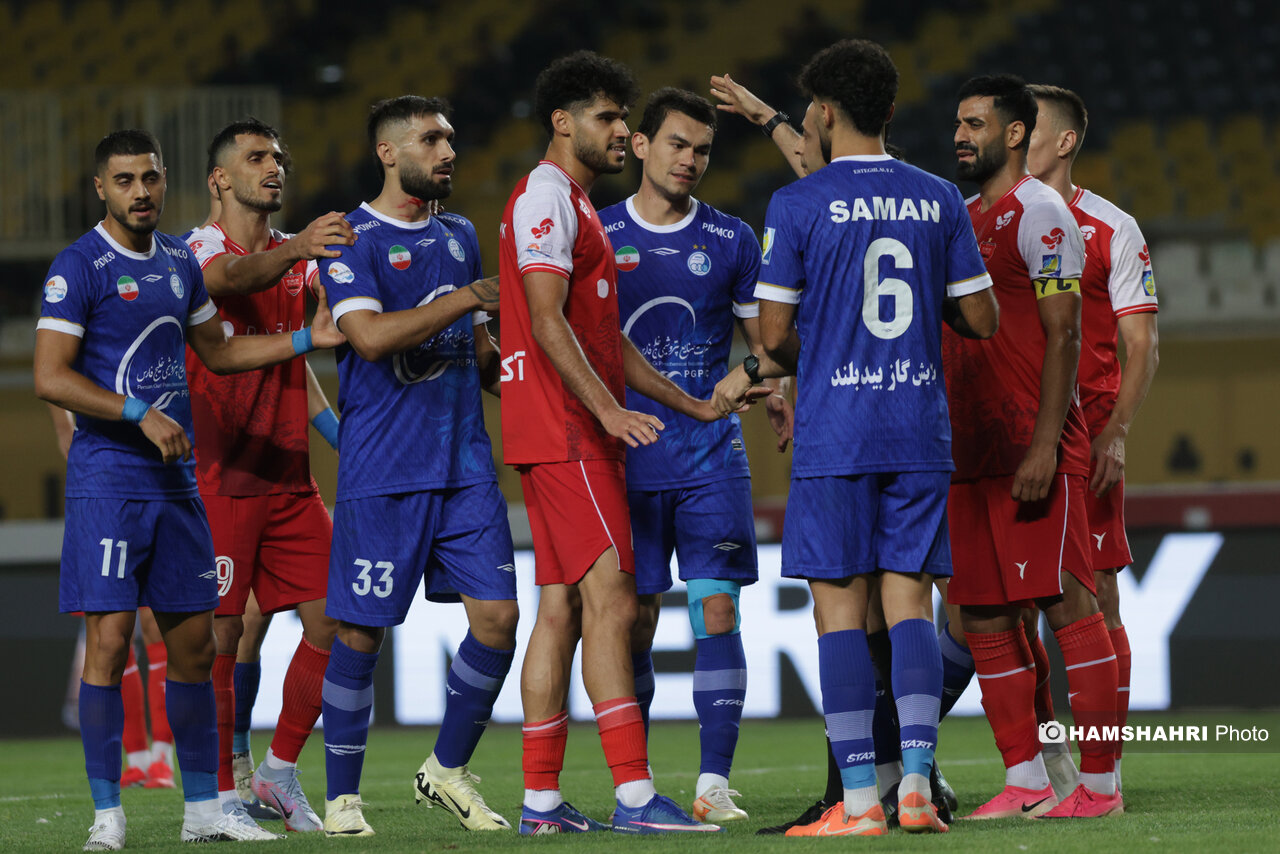 ۳ بازیکن پرسپولیس باید اخراج می شدند اما داوران اتاق var بیخیال بودند | این خارجی بهترین بازیکن دربی بود
