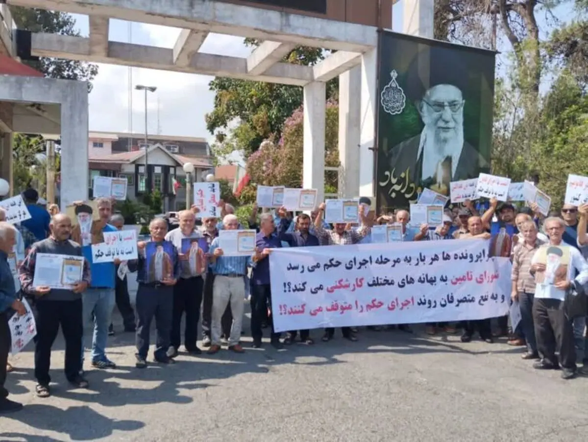 تجمع کارگران شاغل و بازنشسته شرکت شفارود در برابر استانداری گیلان