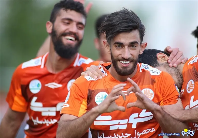 پدیده فوتبال کشور: در ایران نمی‌مانم