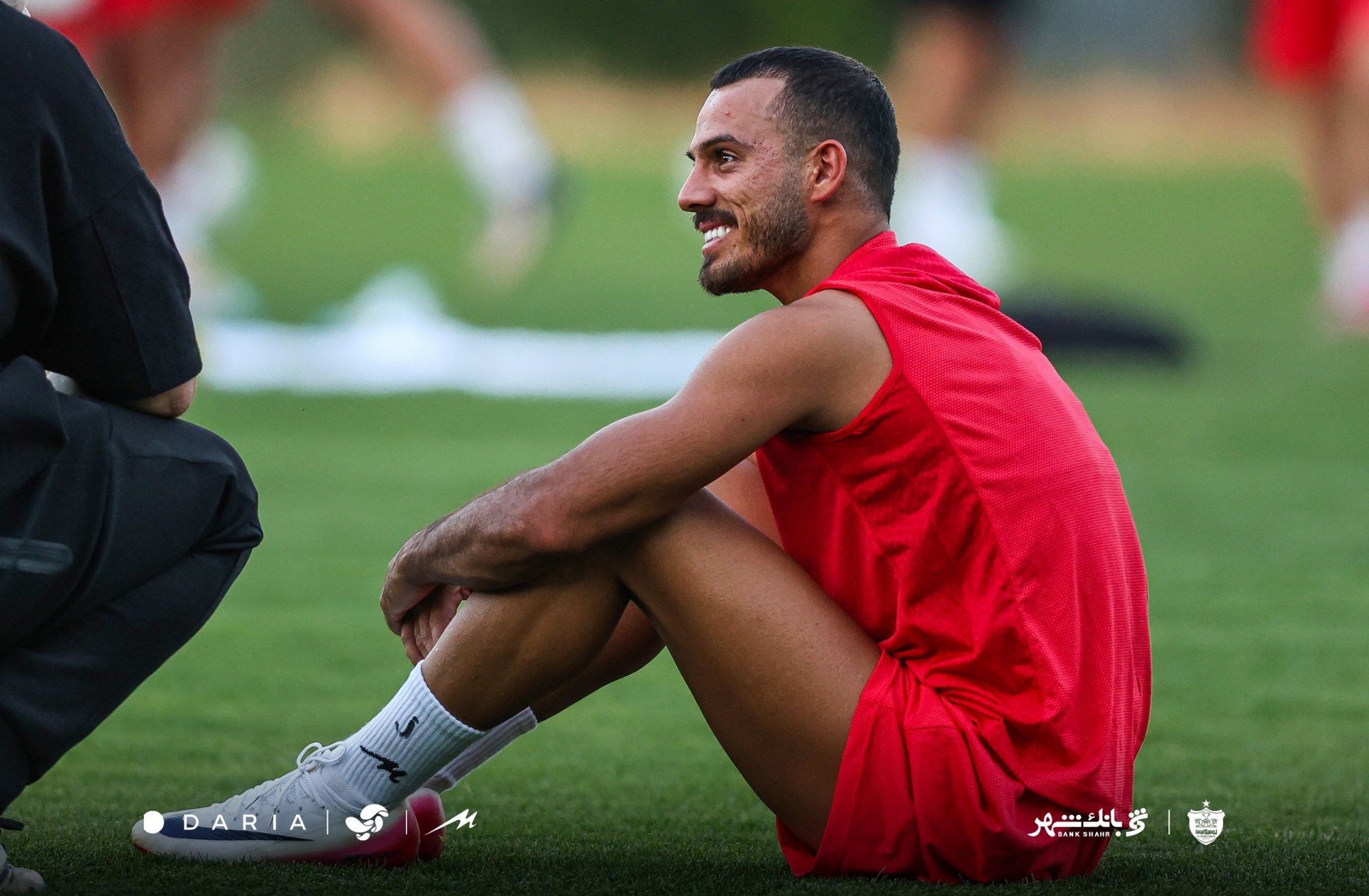 جلالی در لباس پرسپولیس: شادِ شاد! (عکس) جلالی در لباس پرسپولیس: شادِ شاد! (عکس)