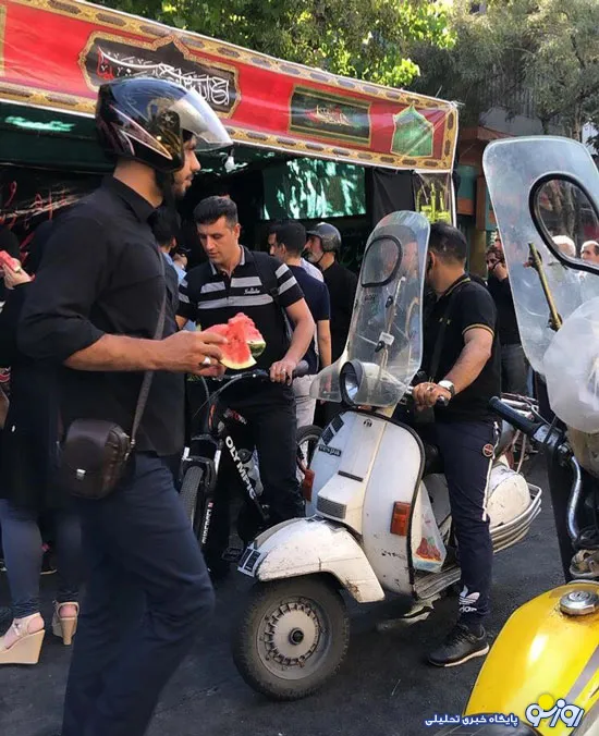تصویری جالب از صف هندوانه‌ی نذری !