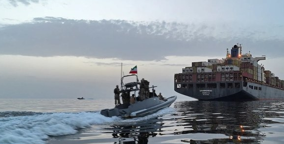 معاون نیروی دریایی سپاه: خلیج فارس و تنگه هرمز زیر رصد کامل ایران است معاون نیروی دریایی سپاه: خلیج فارس و تنگه هرمز زیر رصد کامل ایران است