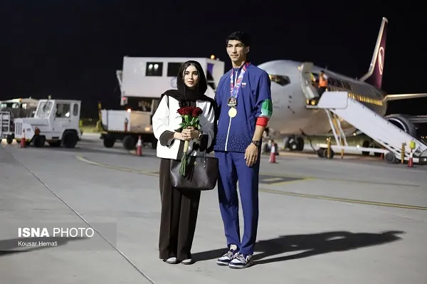 استقبال از آرین سلیمی با حضور همسرش