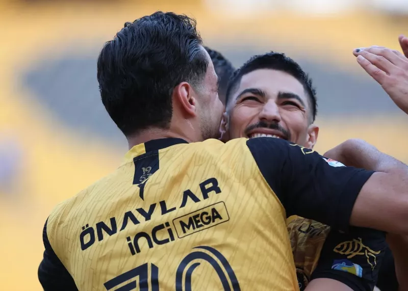 عدد ۴۸، سپاهان را کنار پرسپولیس نشاند! عدد ۴۸، سپاهان را کنار پرسپولیس نشاند!
