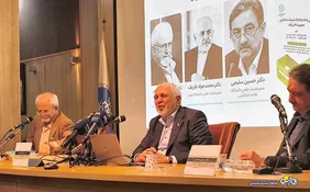 ظریف: به دلیل حمایت از رهبر شهید و نیروی قدس تحریم شده‌ام