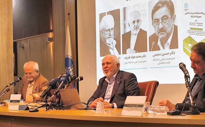 ظریف: به دلیل حمایت از رهبر شهید و نیروی قدس تحریم شدهام ظریف: به دلیل حمایت از رهبر شهید و نیروی قدس تحریم شدهام