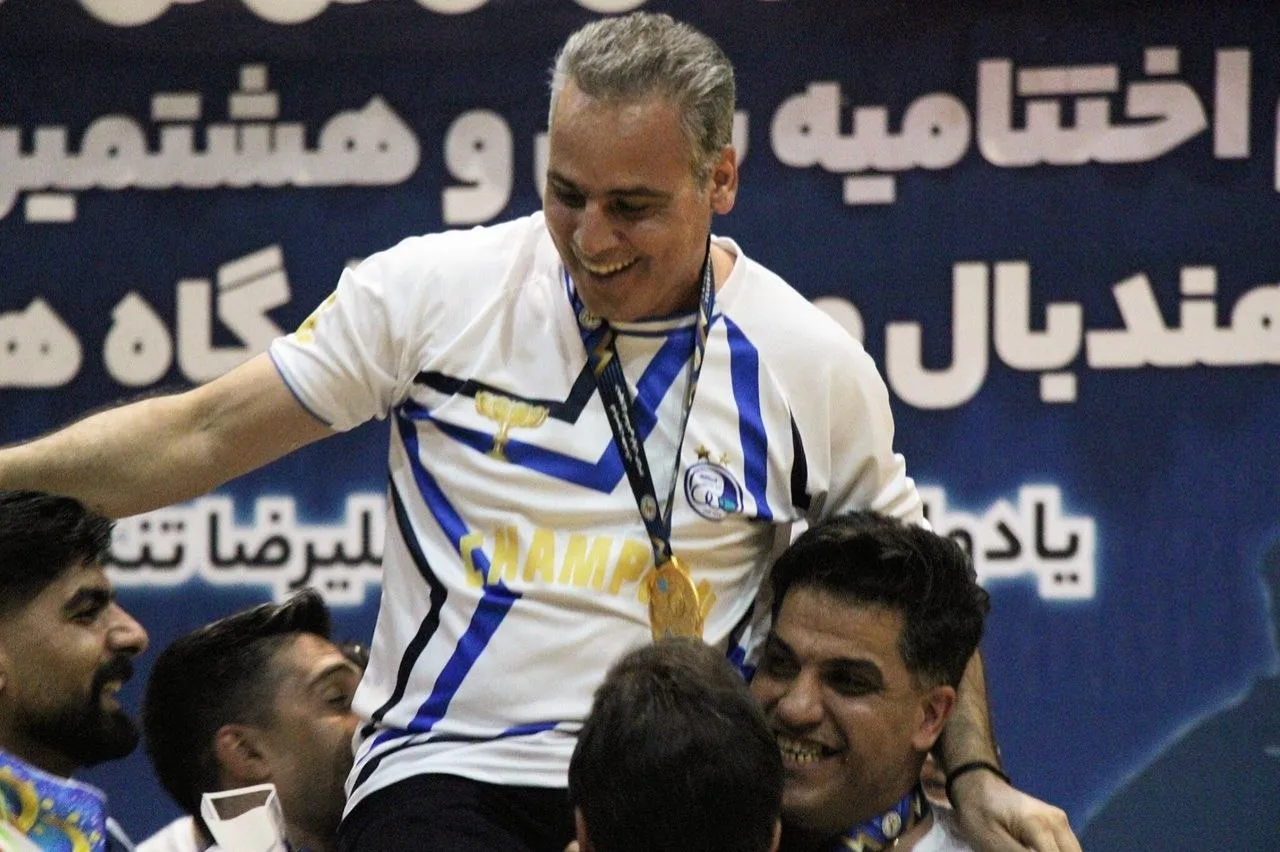 سرمربی استقلال ماندنی شد/ خیز بلند آبی‌پوشان برای دفاع از عنوان قهرمانی