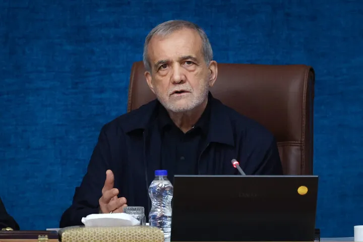 پزشکیان: تصمیماتی که الان‌ در رده‌های بالا اتخاذ شده است، با حداکثر توافق و تفاهم صورت گرفته، این روند با کمترین اختلاف در حال پیشروی است